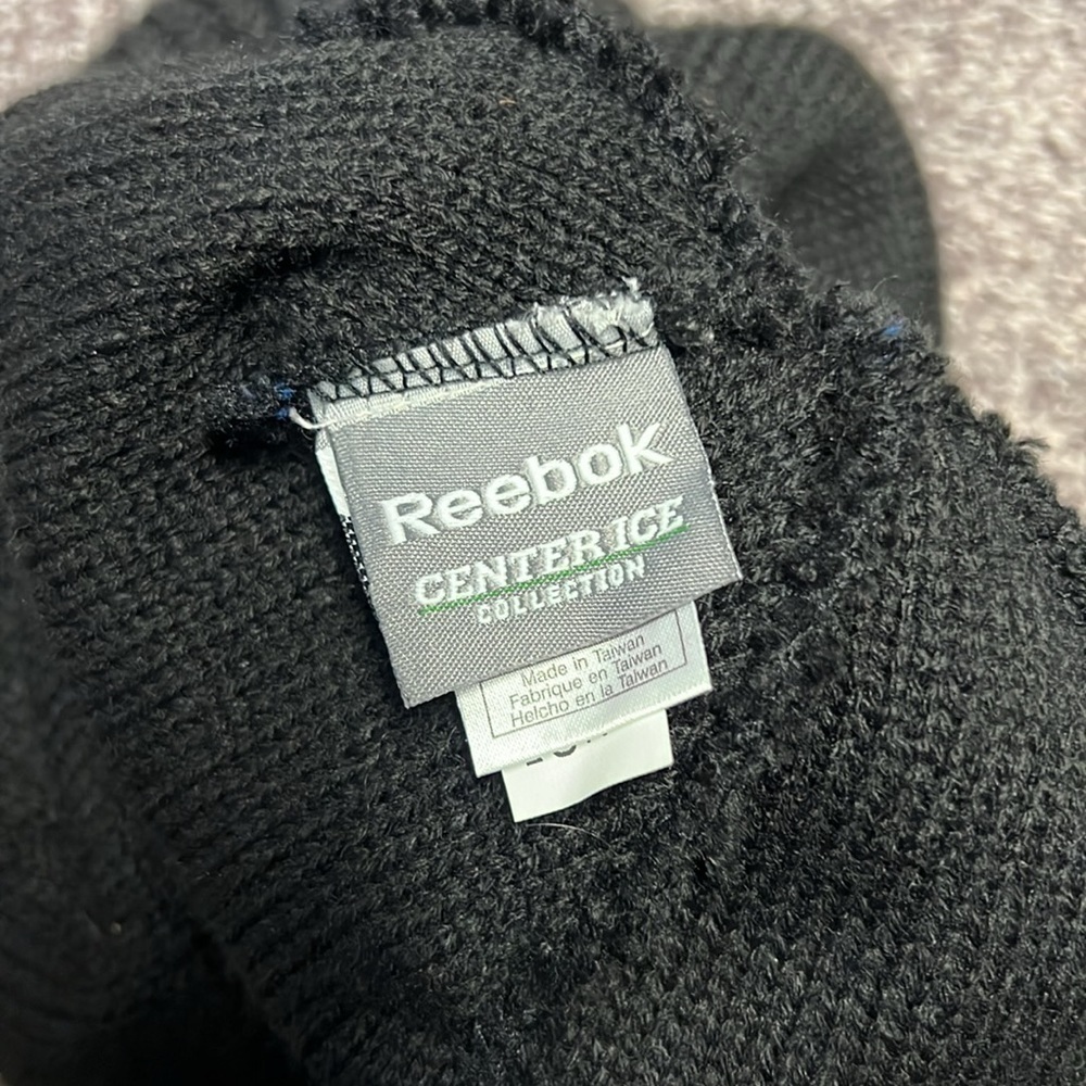 Boston Bruins NHL Hockey 2016 Winter Classic Goalie Pom Toque Beanie Reebok - Picture 3 of 3